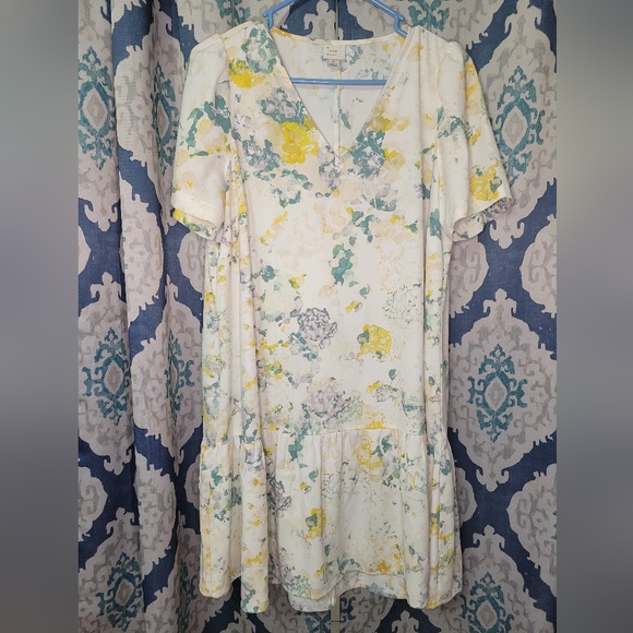 Flowy Floral Dress - Picture 1 of 6